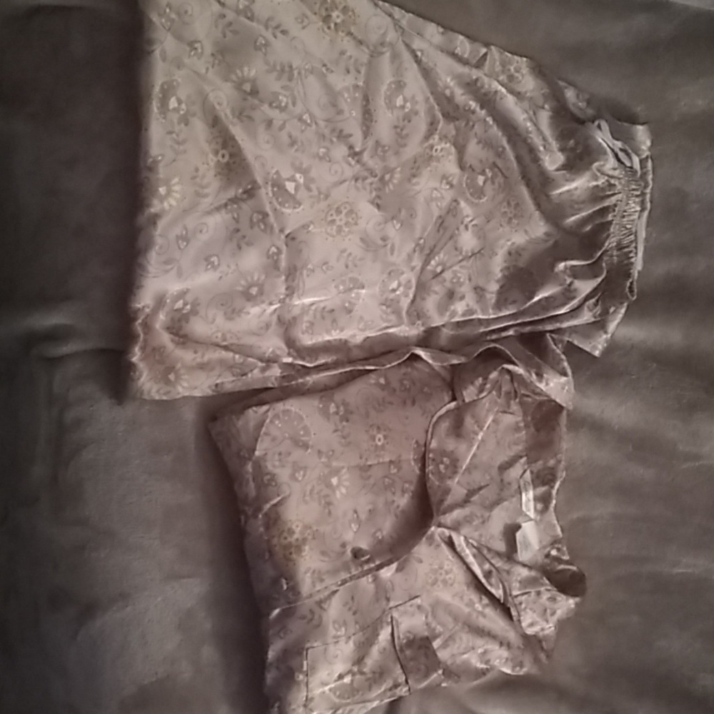 Women's satiny pajamas - long sleeved